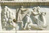 San Felice uccide il Drago - Particolare del bassorilievo della facciata  - Abbazia dei Santi Felice e Mauro - Castel San Felice - Santa Anatolia  di Narco