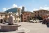 Piazza Pontano con il Palazzo Comunale